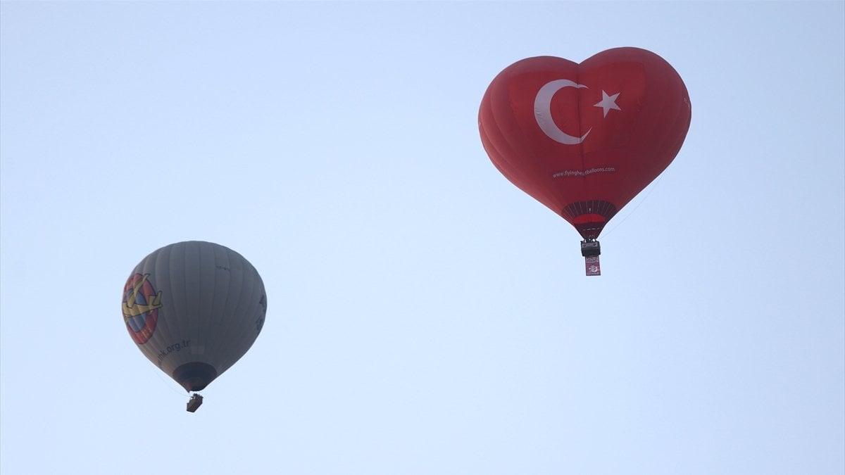 Kapadokya’da rüzgar nedeniyle balon turları iptal edildi